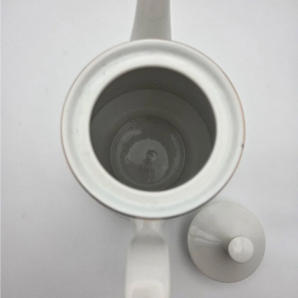 Vintage coffee/ tea / hot chocolate pot Lynns Holly fine porcelain china